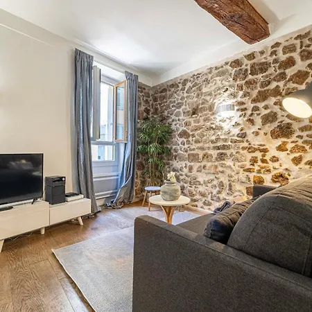 Charming 1-bedroom With Ac Close Palais アパート